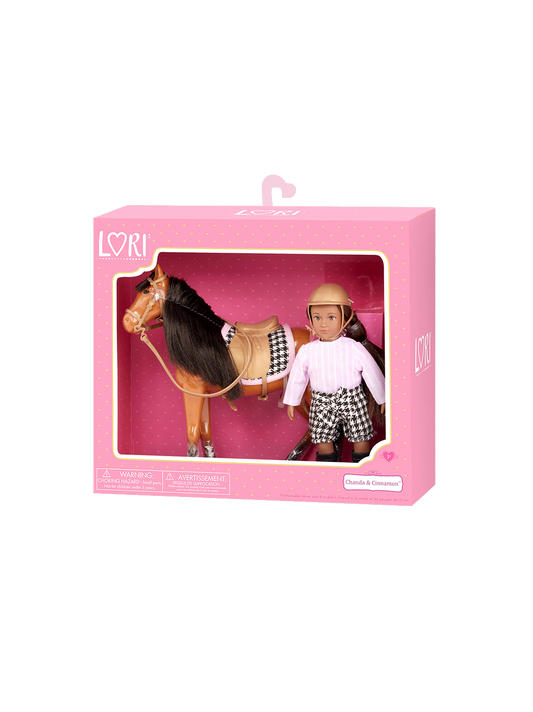 Mała laleczka dżokejka z koniem