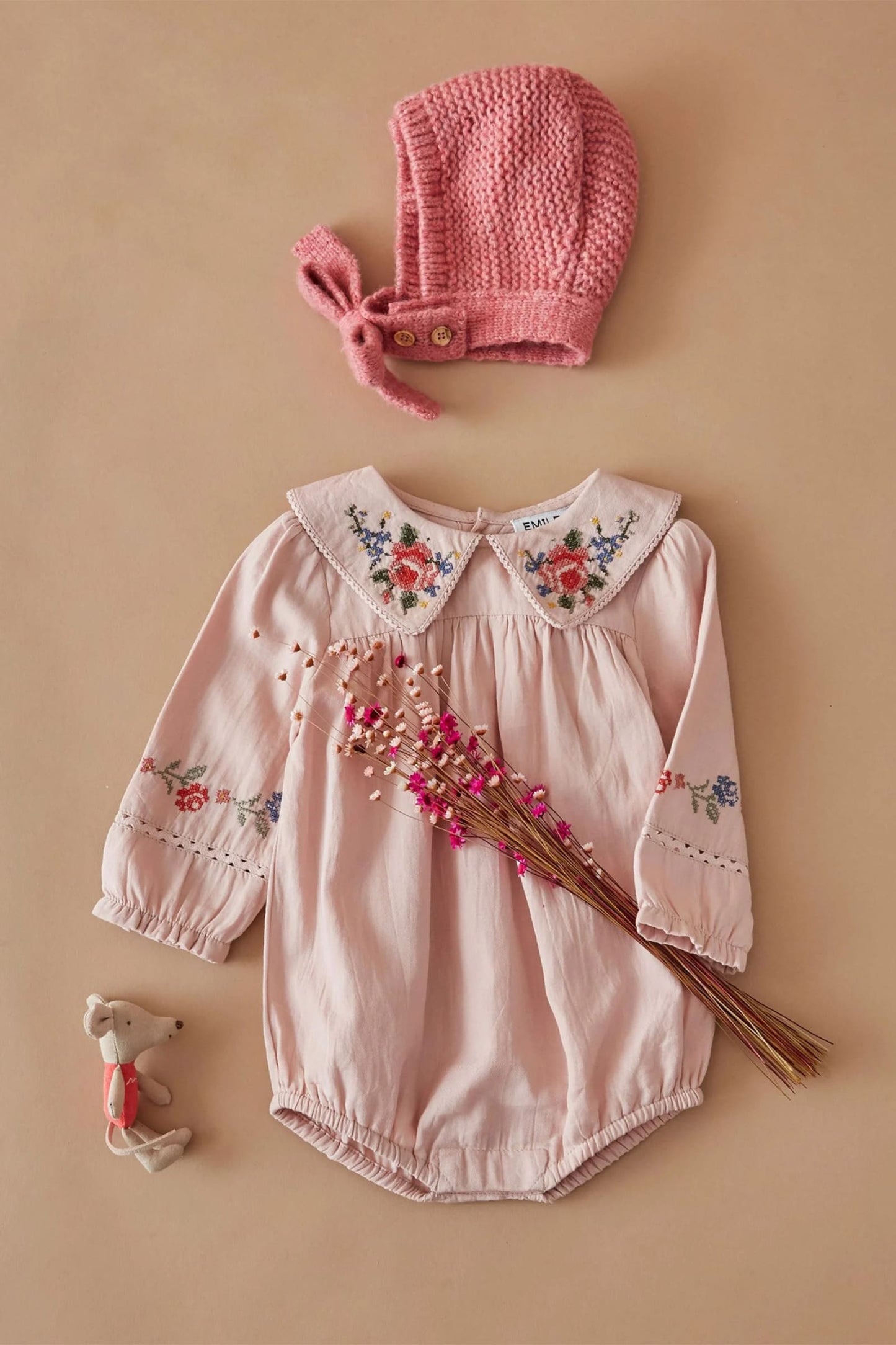 Eleganckie body niemowlęce z haftem