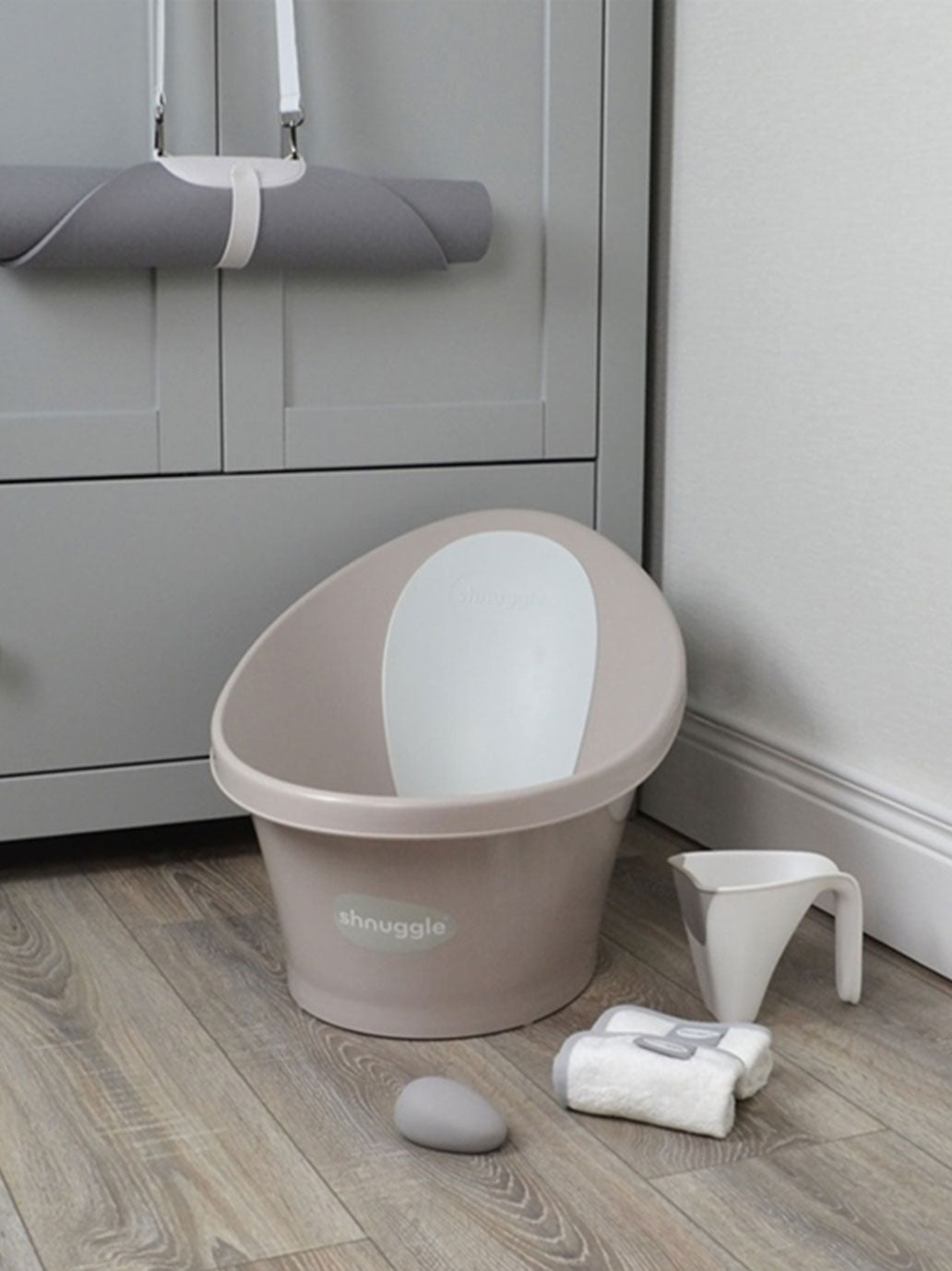 Wanienka niemowlęca z odpływem shnuggle BÉBÉ Concept 