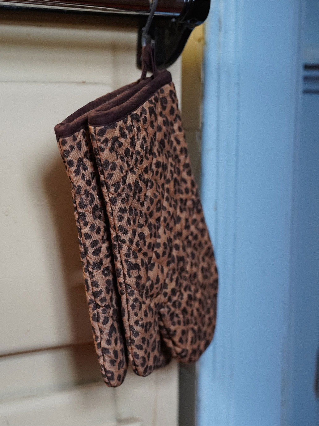 Rękawica kuchenna Leopard Oven Mitt Anna + Nina BÉBÉ Concept 