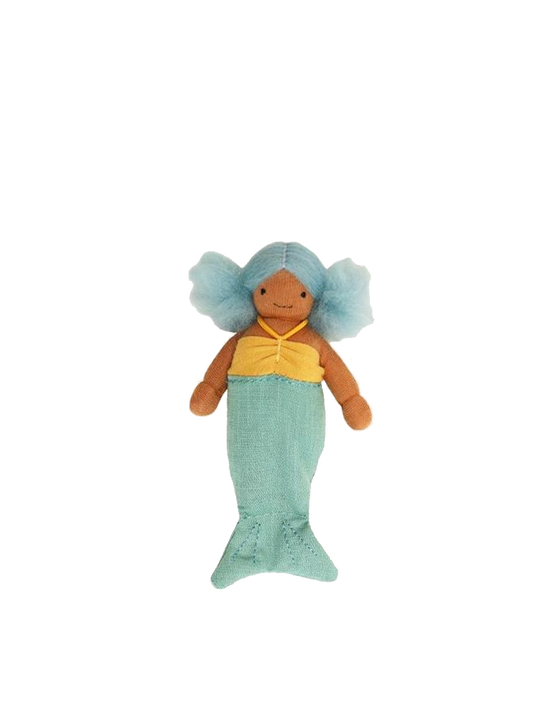 ručně vyrobená mini panenka Holdie Folk