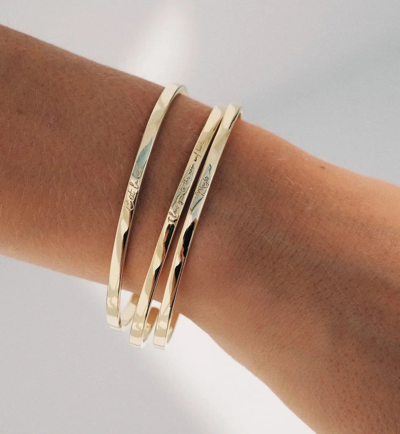 Pozłacana bransoletka To The Moon And Back Bangle Anna + Nina BEBE Concept 