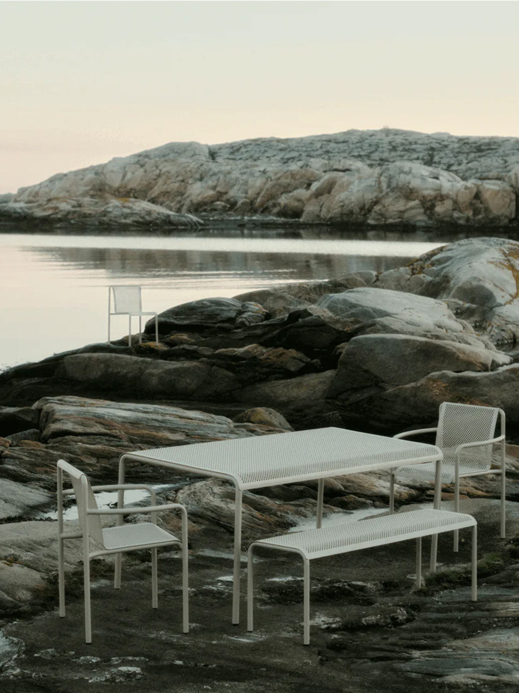 Krzesło ogrodowe Dapple Chair Ferm Living BÉBÉ Concept 