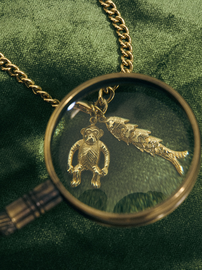 Złota zawieszka Regal Monkey Charm Anna + Nina BÉBÉ Concept 