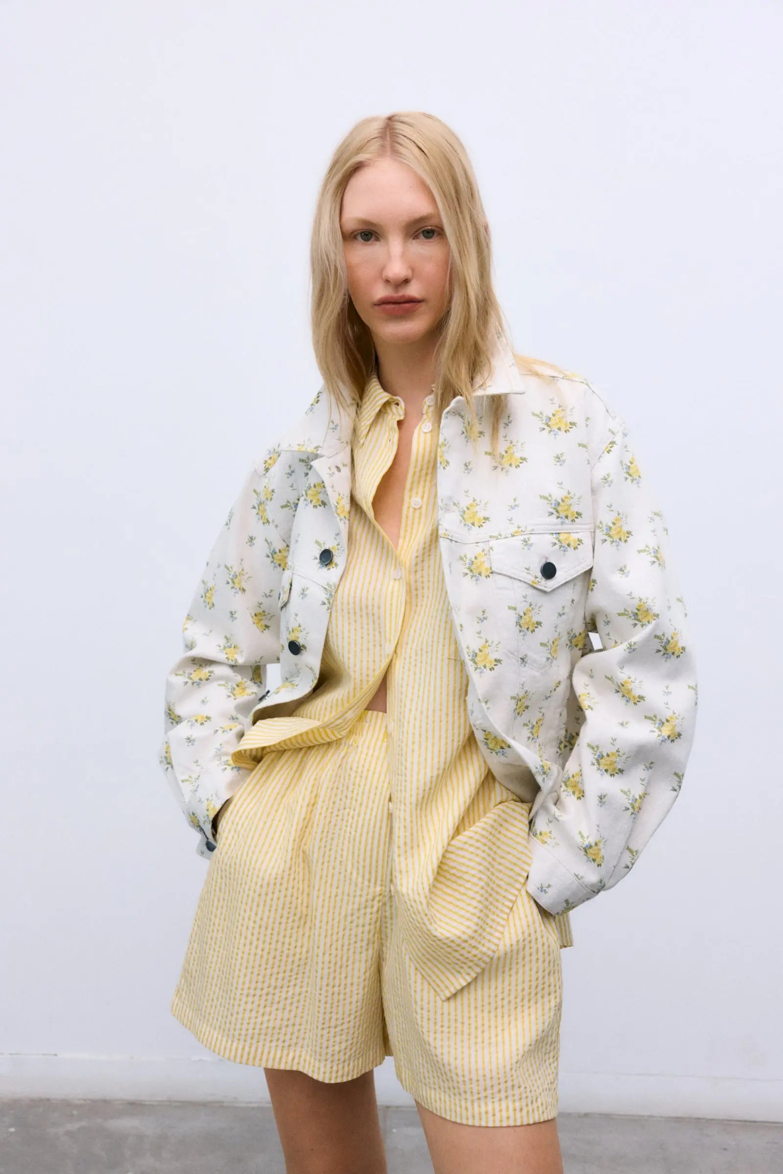 Alheli Woman Short Mimosa Yellow Stripes The New Society BEBE Concept 