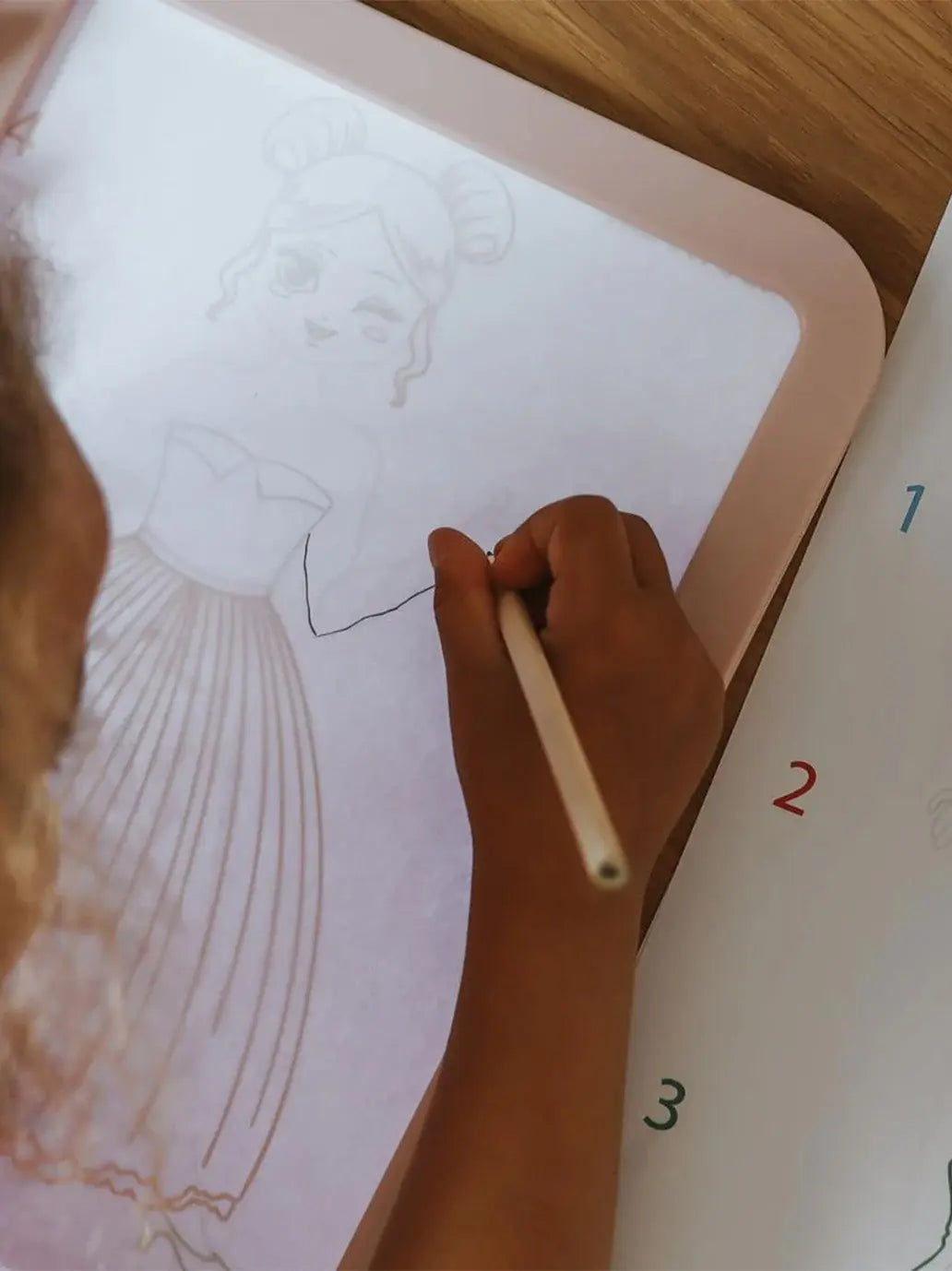 Podświetlany tablet do nauki rysowania mody Kidywolf BÉBÉ Concept 