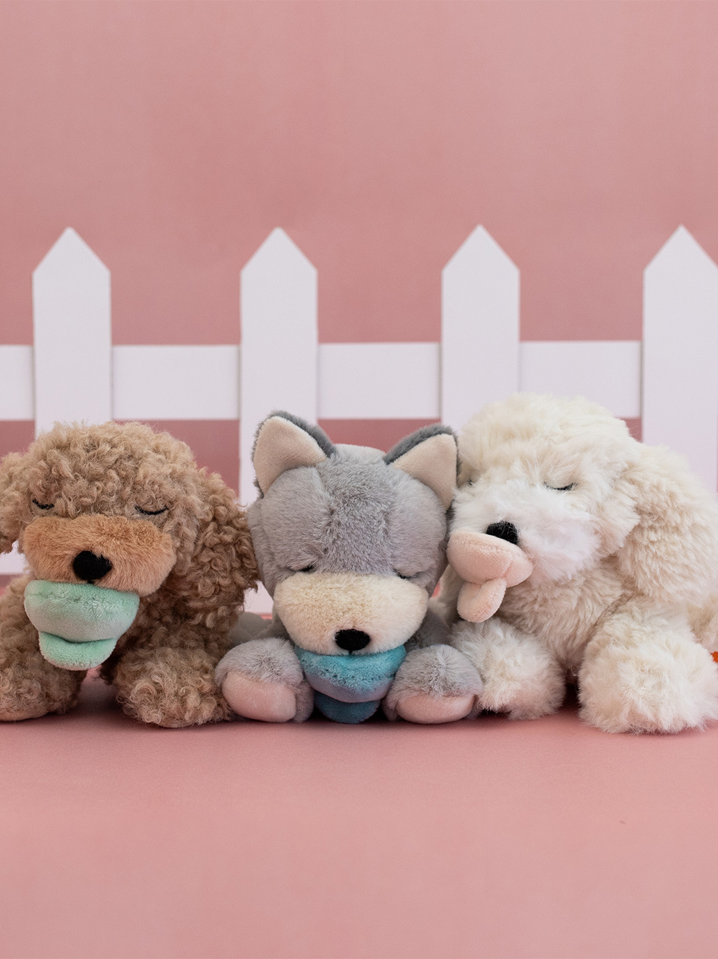 Piesek z magnetycznym smoczkiem Binky Puppy Olli Ella BÉBÉ Concept 