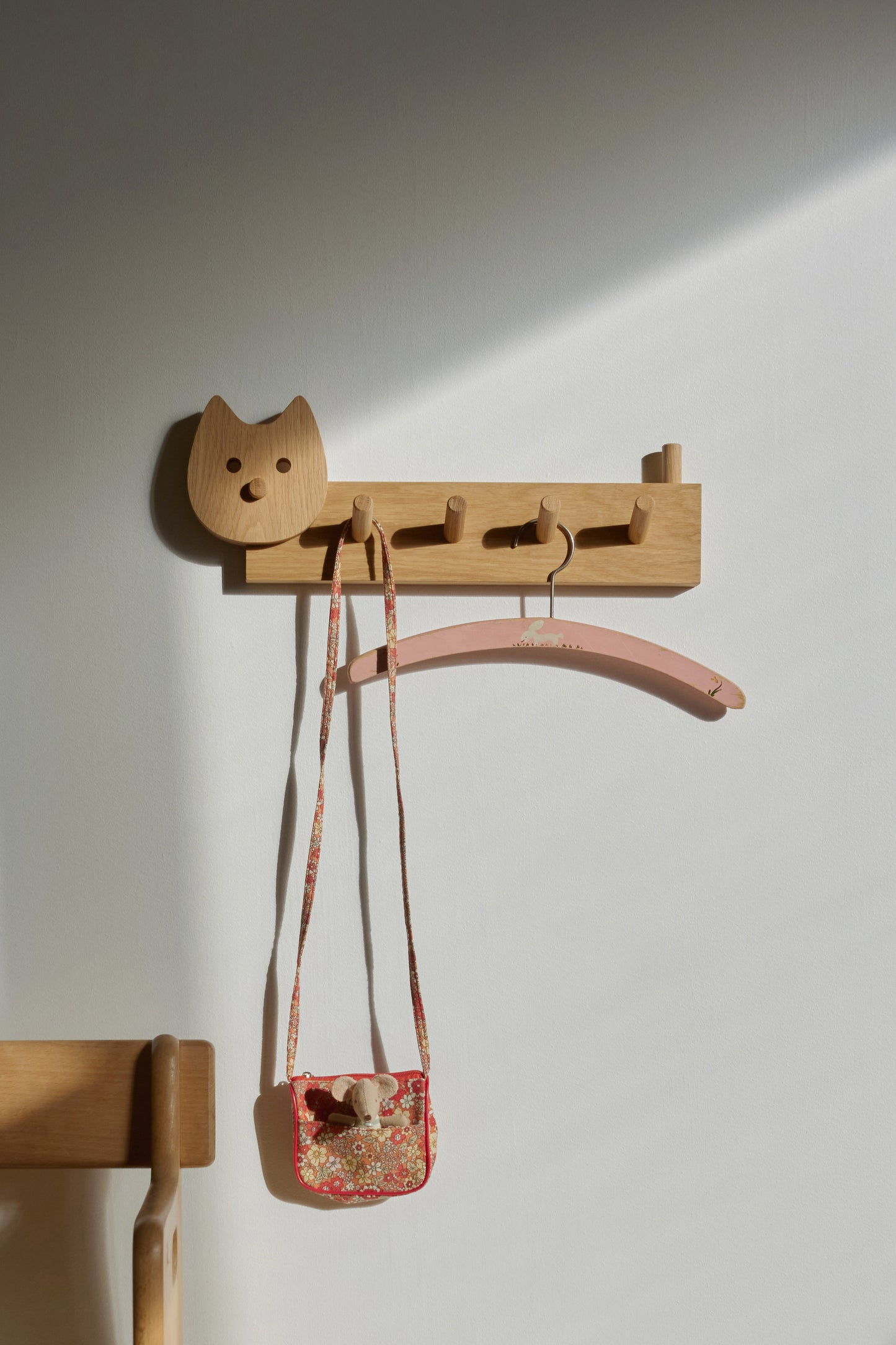 Drewniany wieszak Kot Minor Things BÉBÉ Concept 
