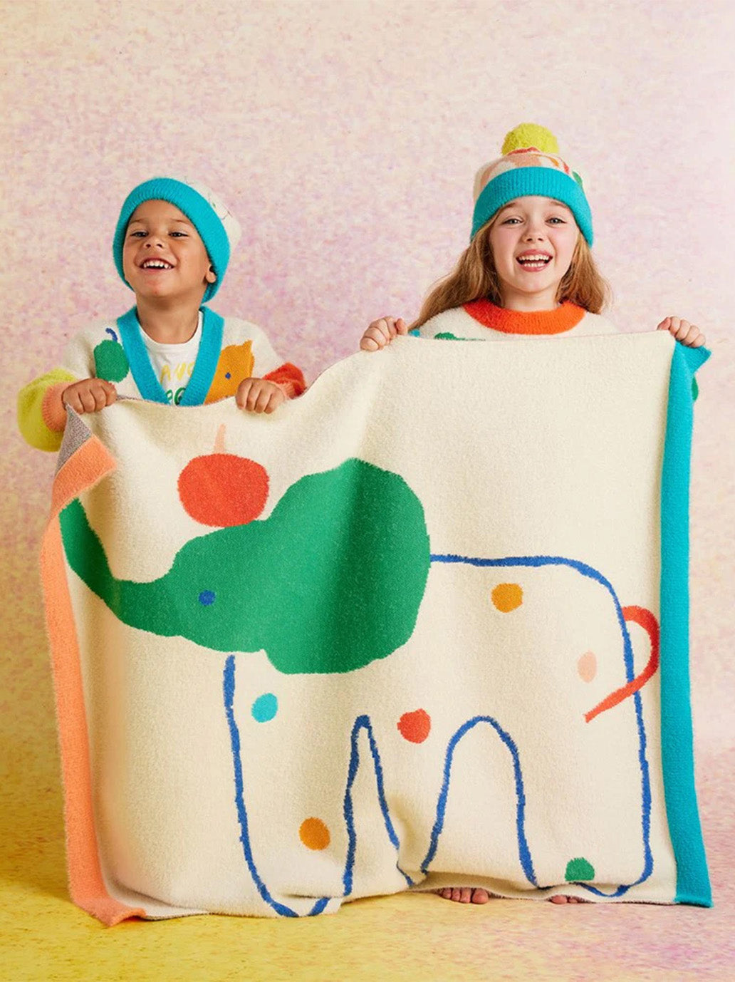 Miękki kocyk z kolorowym wzorem Halcyon Nights BÉBÉ Concept 