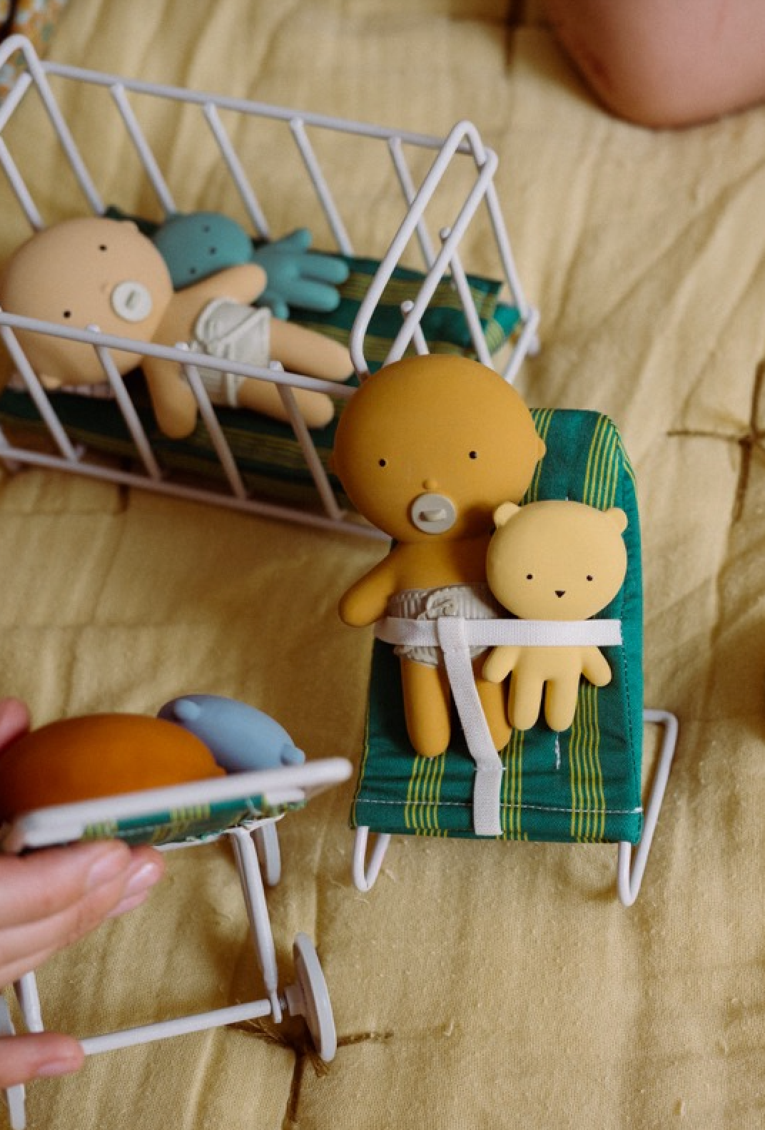 Miniaturowy leżaczek dla lalki Gommu Pocket We Are Gommu BÉBÉ Concept