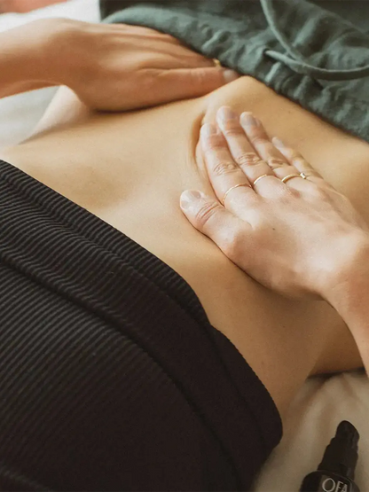 Olejek do masażu na bóle menstruacyjne Monthly Release Ofa Karri BEBE Concept 
