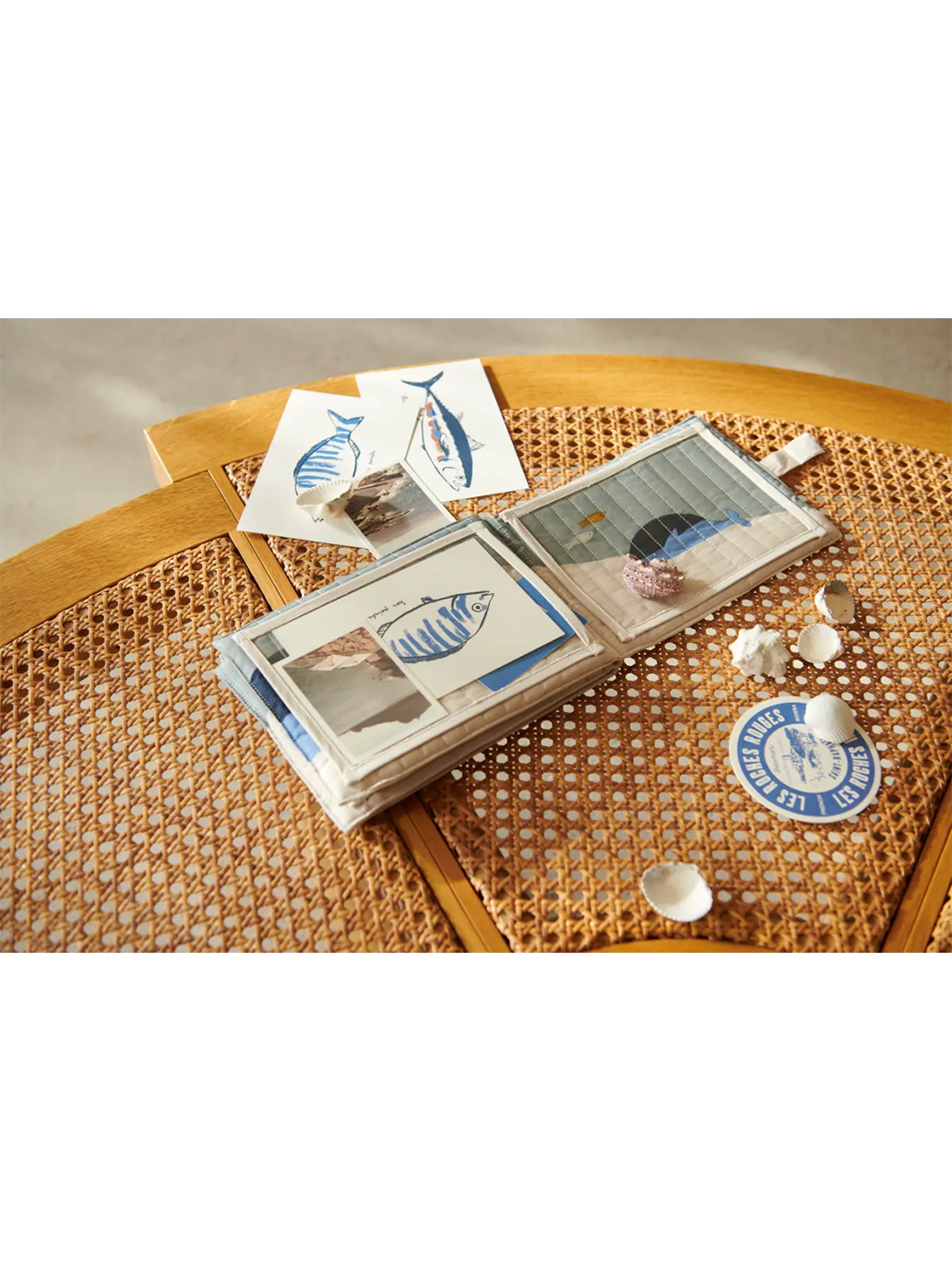 Miękka książka na wakacyjne wspomnienia Addie Liewood BÉBÉ Concept 