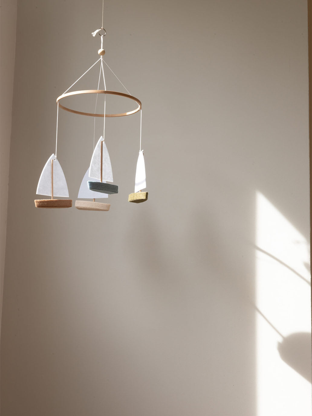 Dekoracyjny mobil Sailboats Kas Kopenhagen BÉBÉ Concept