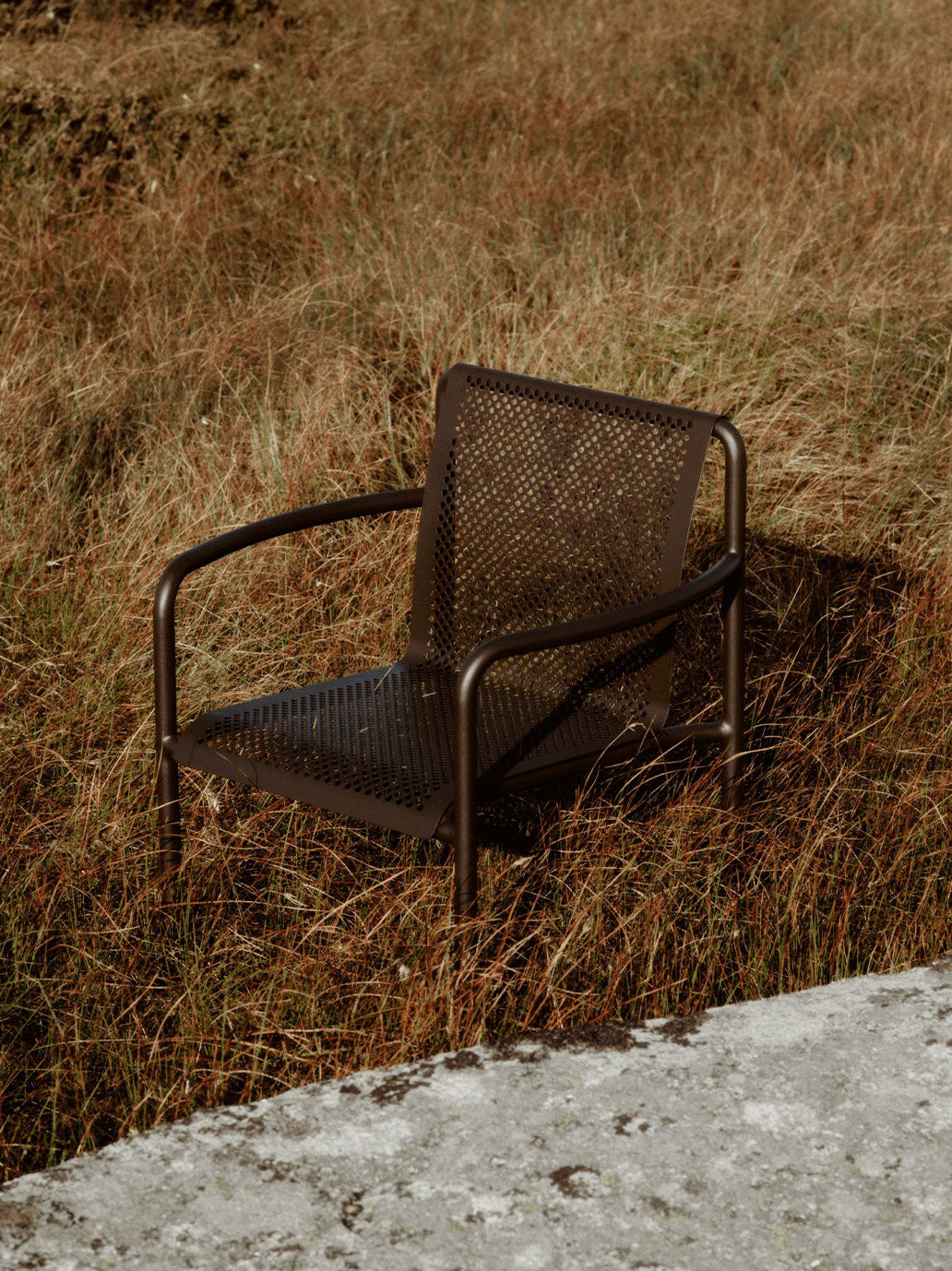 Krzesło ogrodowe z podłokietnikami Dapple Arm Chair Ferm Living BÉBÉ Concept 