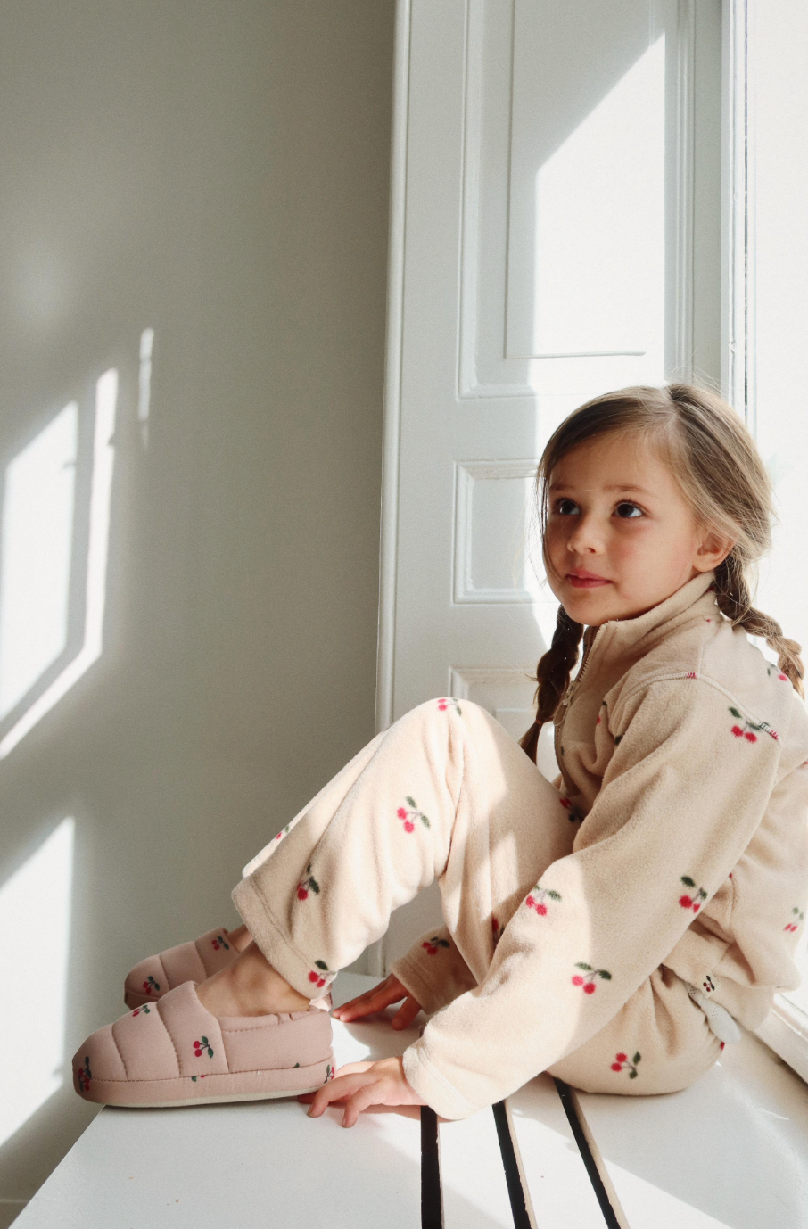 Kapcie ze sztucznego futerka Globe Konges Slojd BÉBÉ Concept 