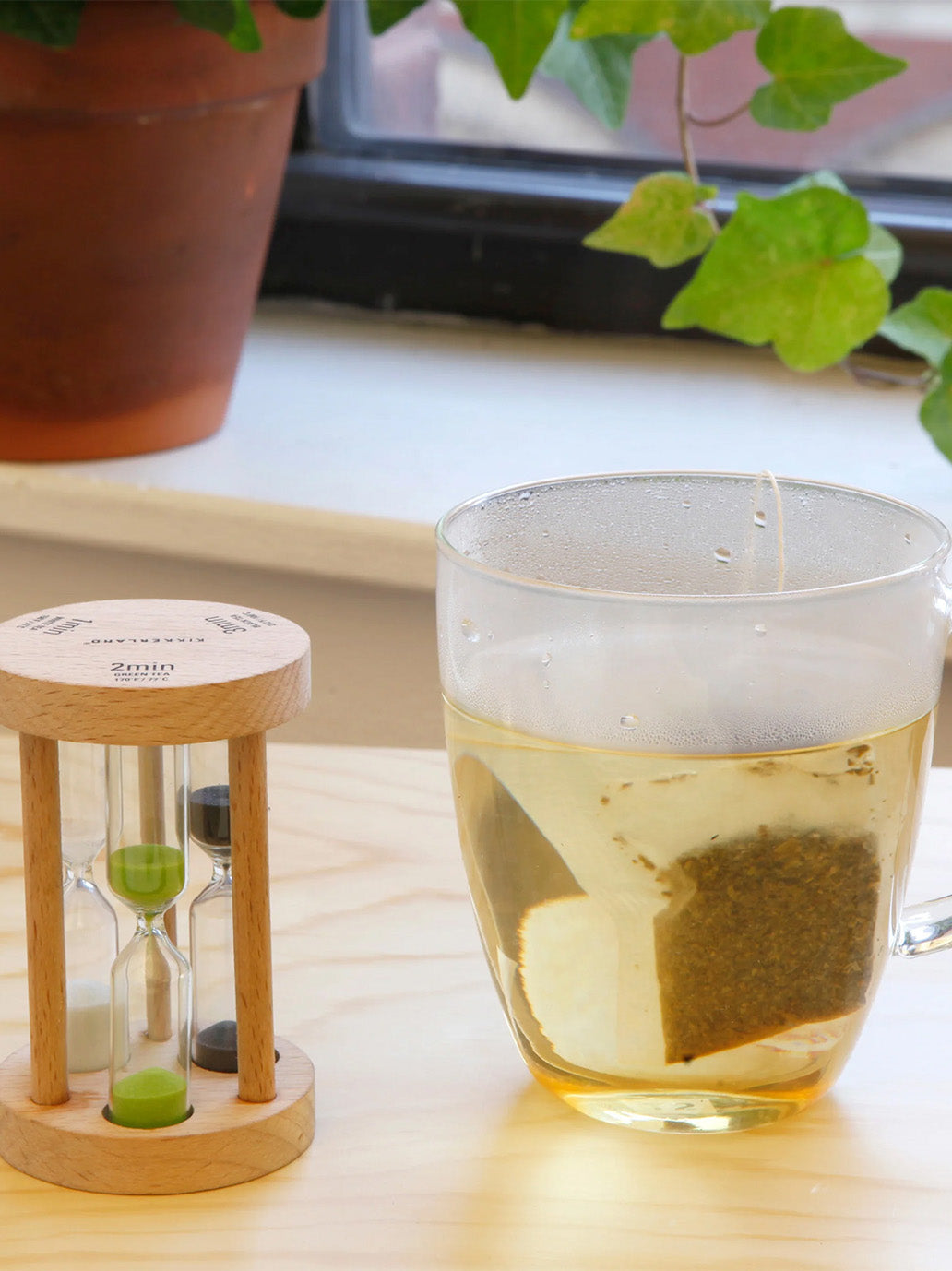 Klepsydra do parzenia herbaty Kikkerland BÉBÉ Concept 