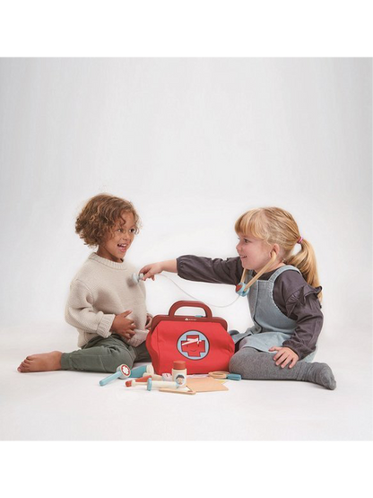 Zabawkowy zestaw lekarski z kuferkiem Tender Leaf Toys BÉBÉ Concept