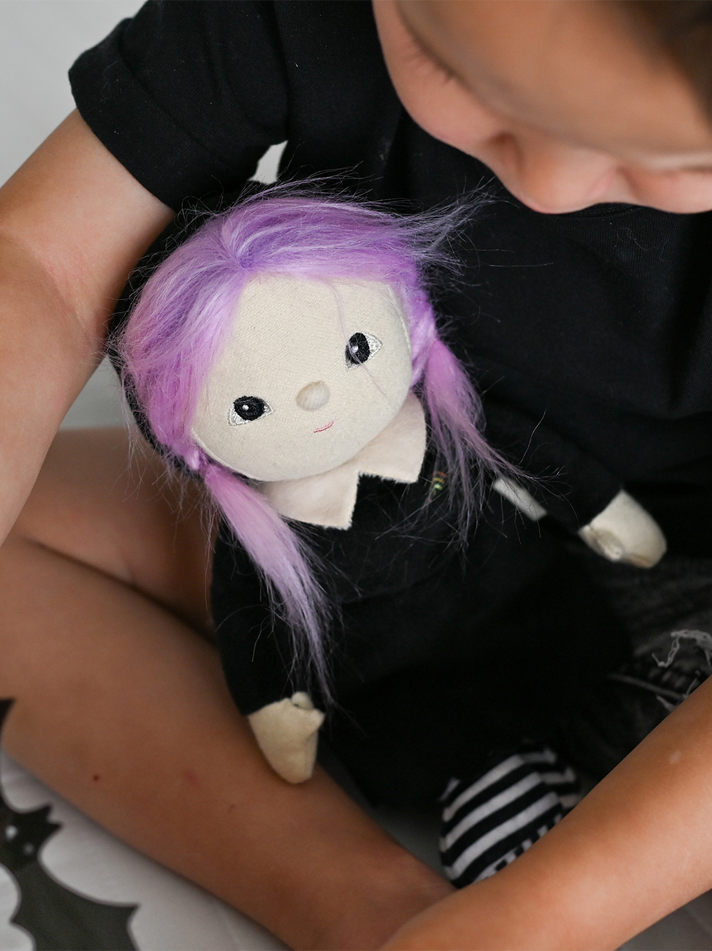 Miękka laleczka Dinky Dinkum Halloween Witch Olli Ella BÉBÉ Concept 