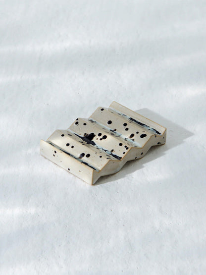 Zestaw mydło + ceramiczna mydelniczka The Soap and the Sea BÉBÉ Concept 