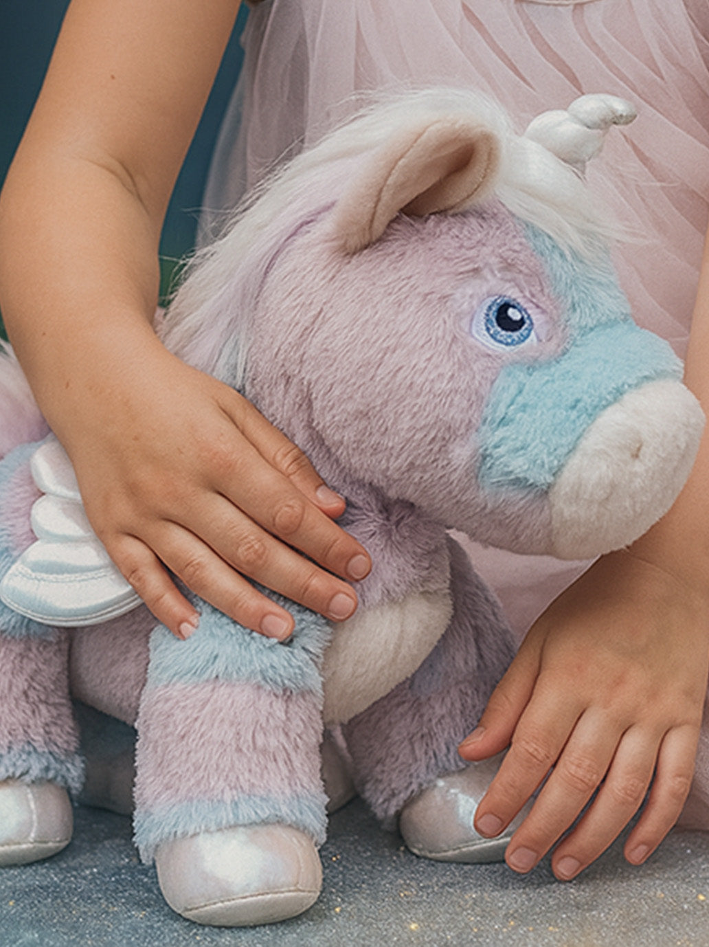 Jednorożec z magnetycznym pyszczkiem Dinkum Unicorn Olli Ella BÉBÉ Concept 