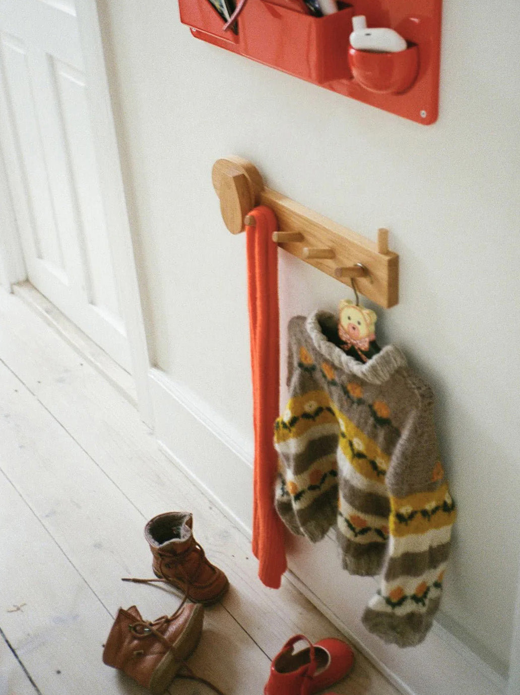 Drewniany wieszak Pies Minor Things BÉBÉ Concept 