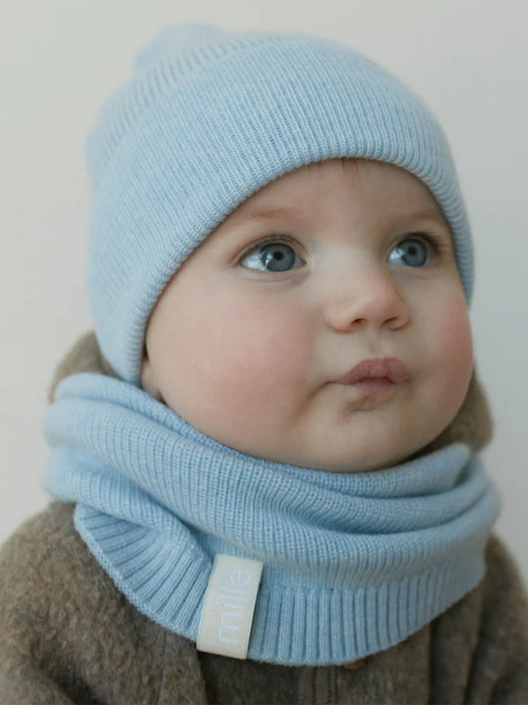 Cienki komin z wełny merino Fine Loop Scarf Mille Family BÉBÉ Concept