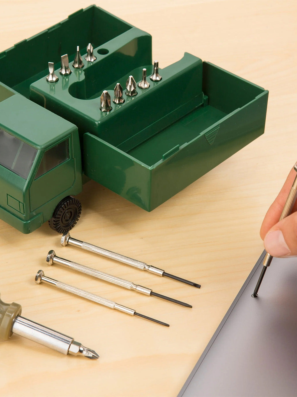 Zestaw majsterkowicza Tool Box Truck Kikkerland BÉBÉ Concept 