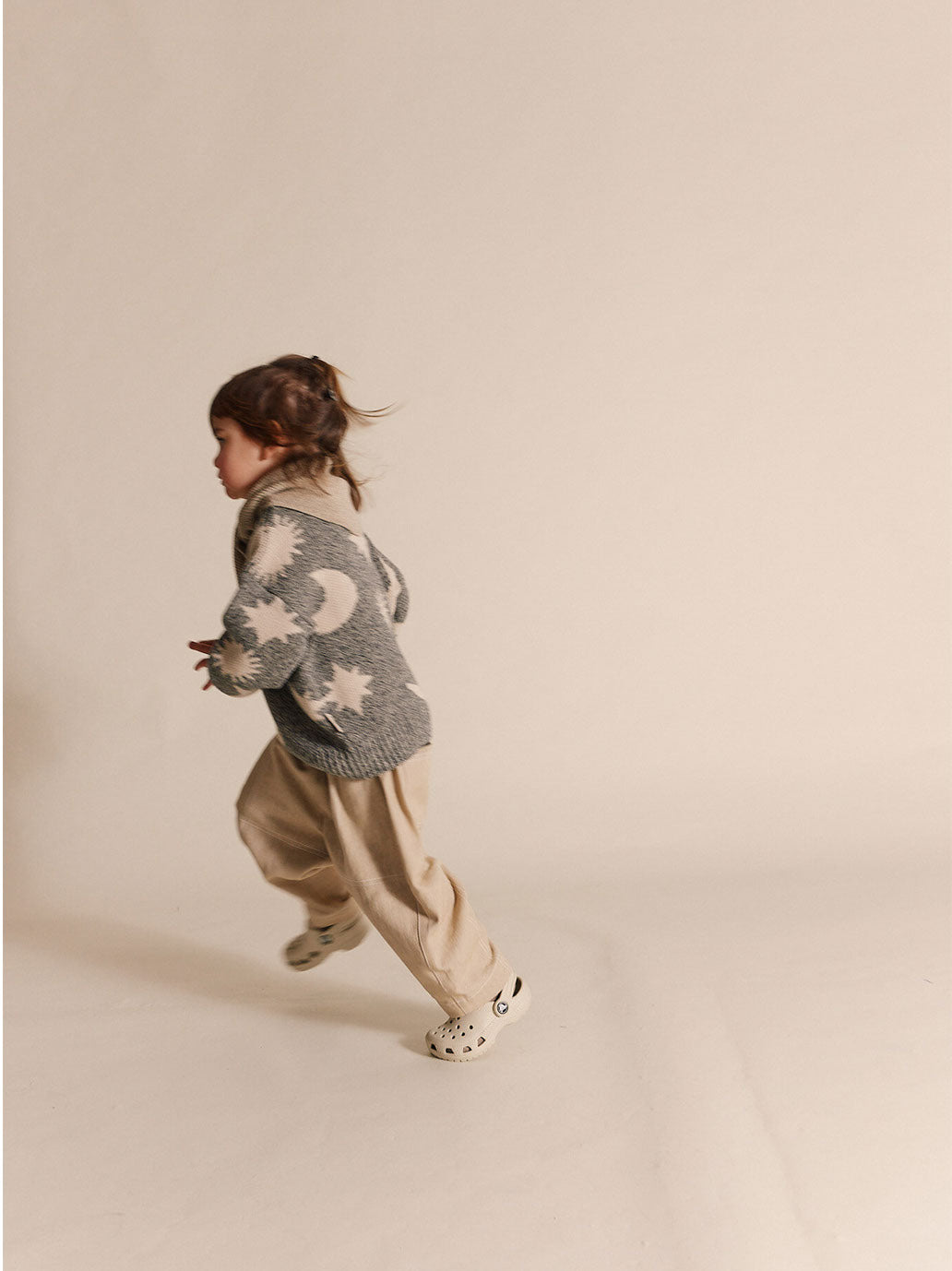 Sweter Cozmo Midnight Moon Stars Sweater Claude&Co BÉBÉ Concept 