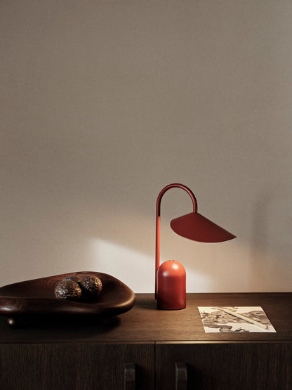 Bezprzewodowa lampka Arum Portable Lamp Ferm Living BÉBÉ Concept 