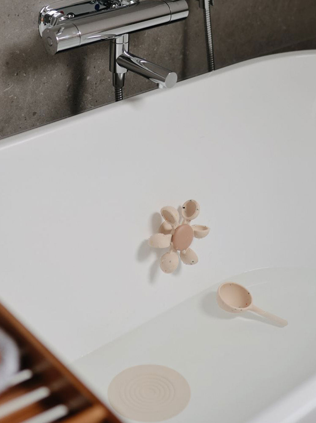 Spinner kąpielowy z przyssawką Water Wheel Mushie BÉBÉ Concept 