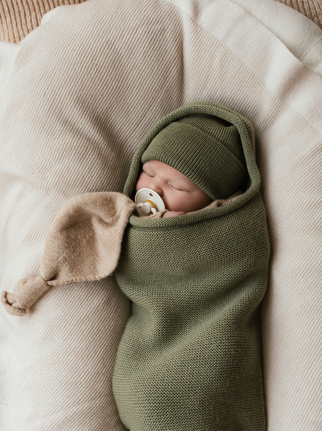 Kokon niemowlęcy z wełny merino Hvid BÉBÉ Concept