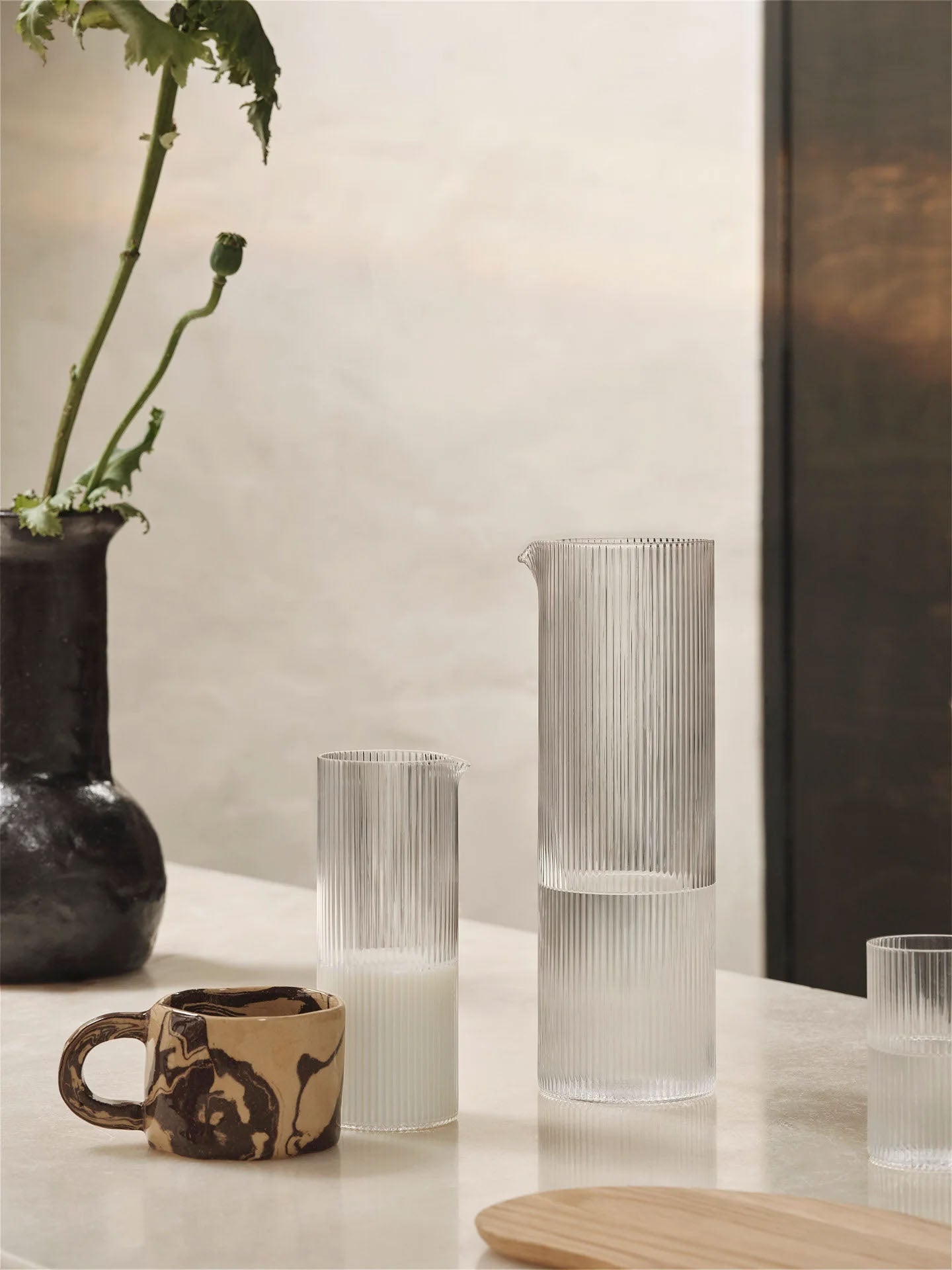 Szklana karafka Ripple Water Jug Ferm Living BÉBÉ Concept 