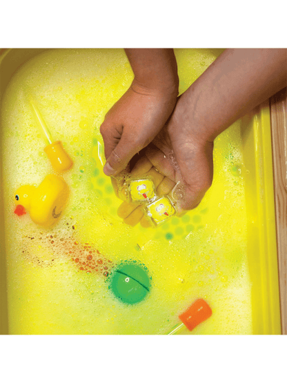 Kostki sensoryczne świecące w wodzie Ulica Sezamkowa Glo Pals BÉBÉ Concept 