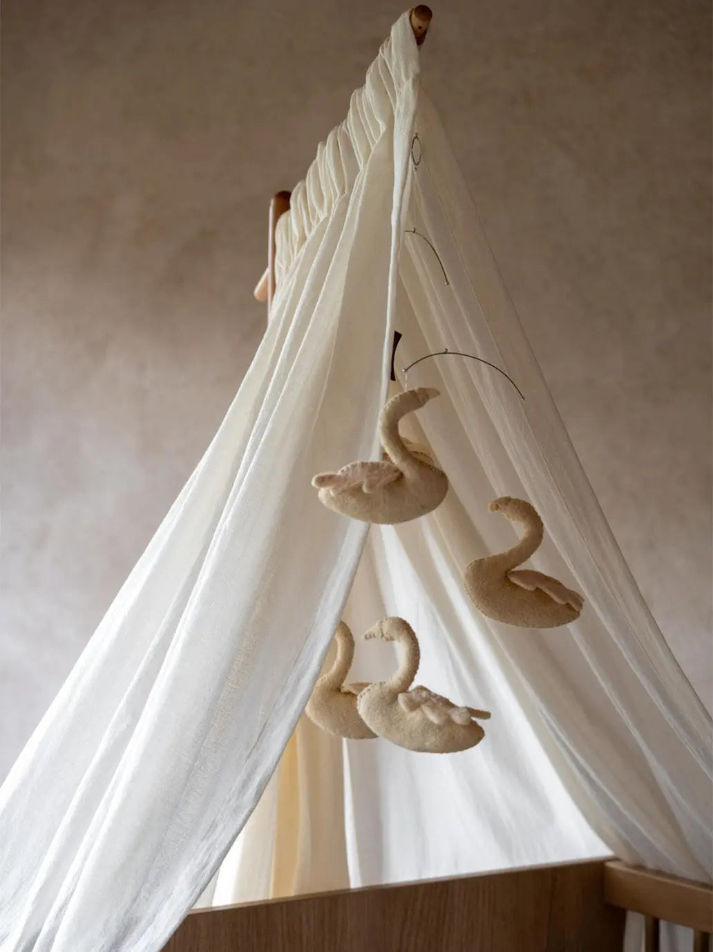 Drewniany stojak Wooden Stand For Mobile Quax BEBE Concept 