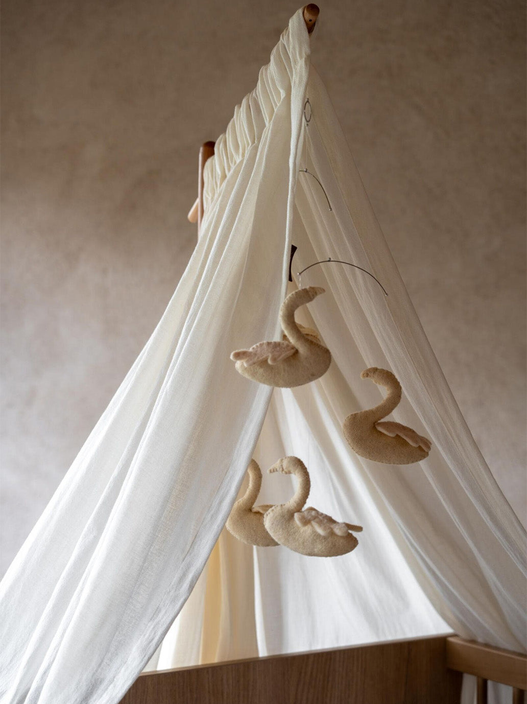 Drewniany stojak Wooden Stand For Mobile Quax BÉBÉ Concept 