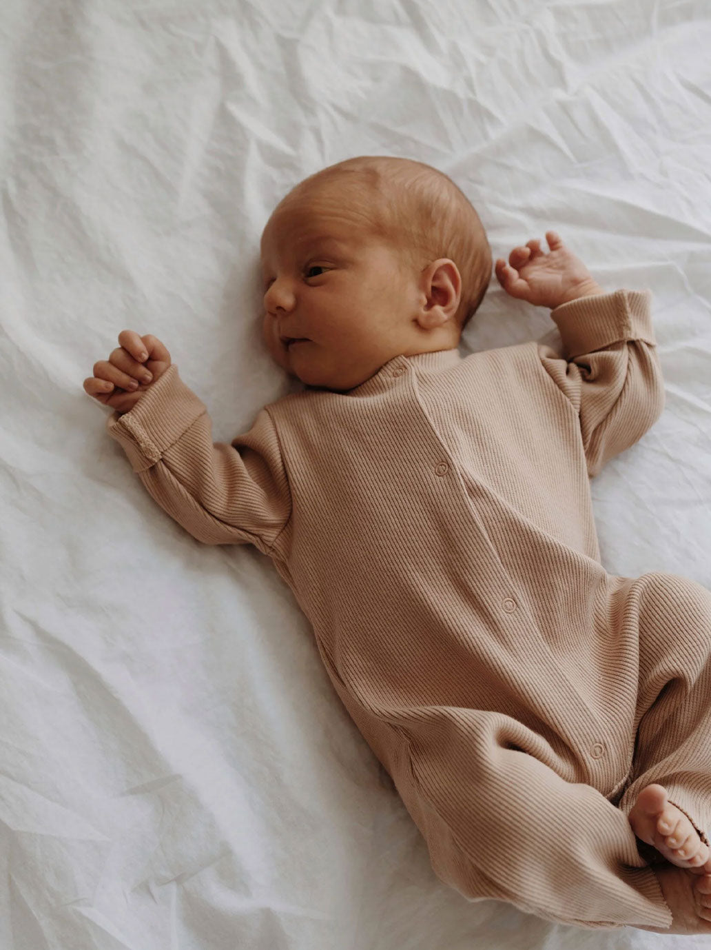 Piżamka niemowlęca Baby Rib Romper A Basic Brand BÉBÉ Concept 