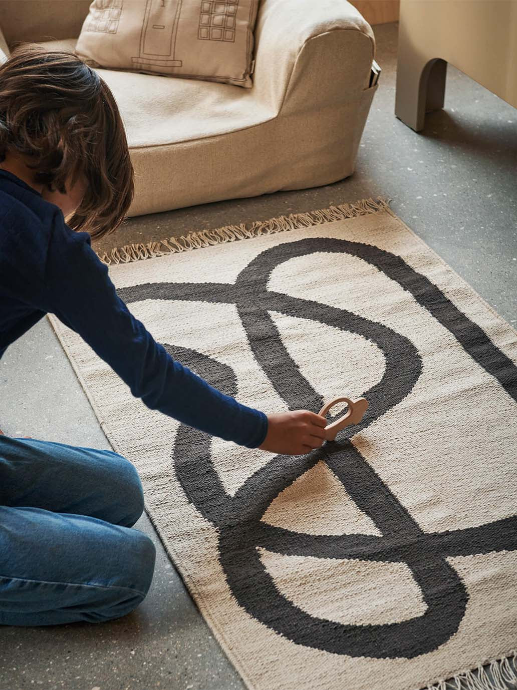 Dywan z motywem drogi Lane Rug Ferm Living BÉBÉ Concept