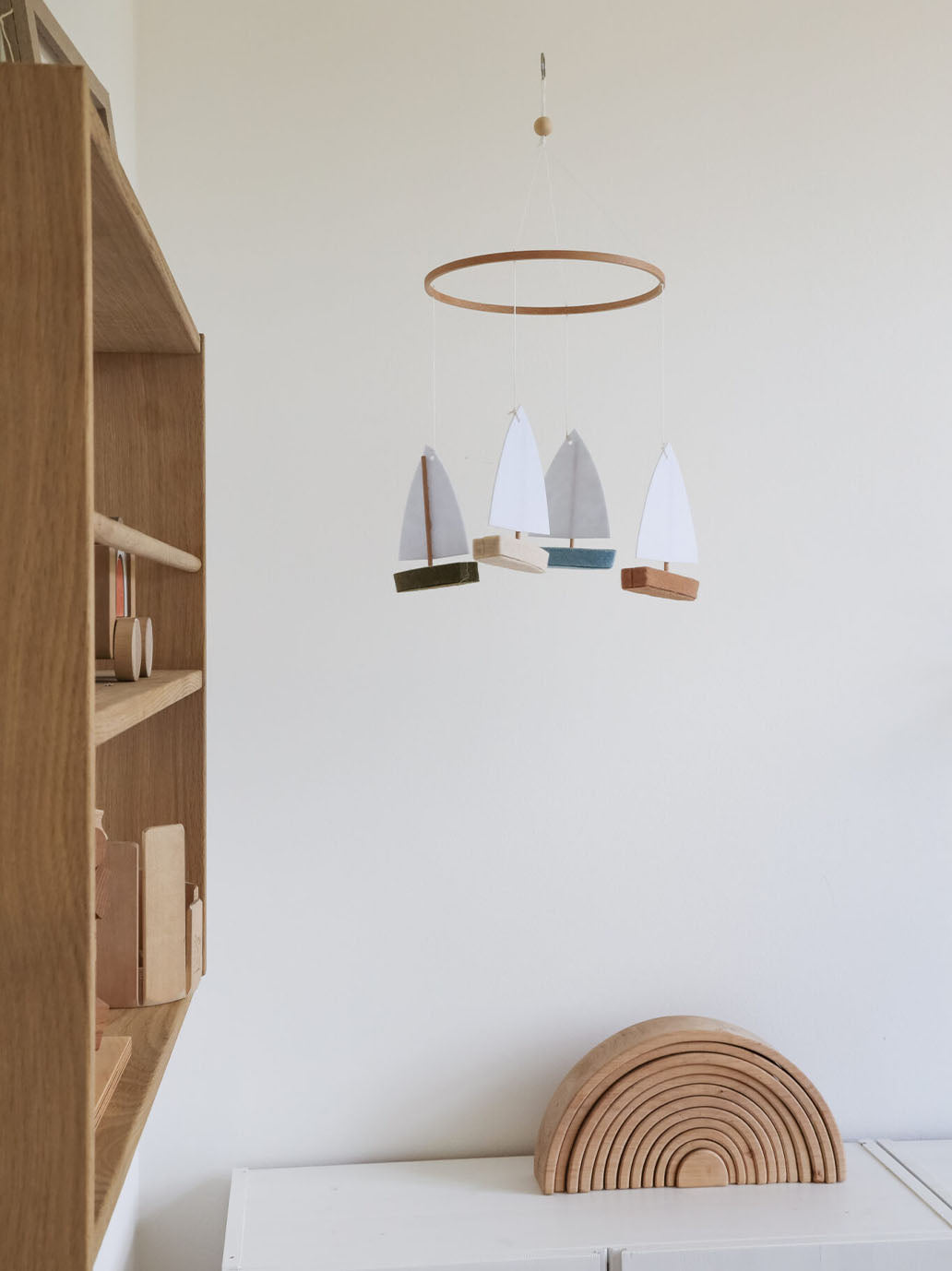 Dekoracyjny mobil Sailboats Kas Kopenhagen BÉBÉ Concept