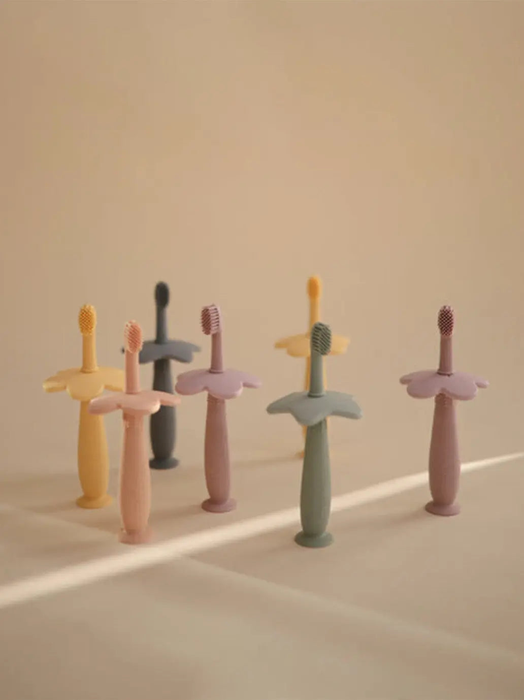 Szczoteczka do nauki mycia zębów Mushie BÉBÉ Concept