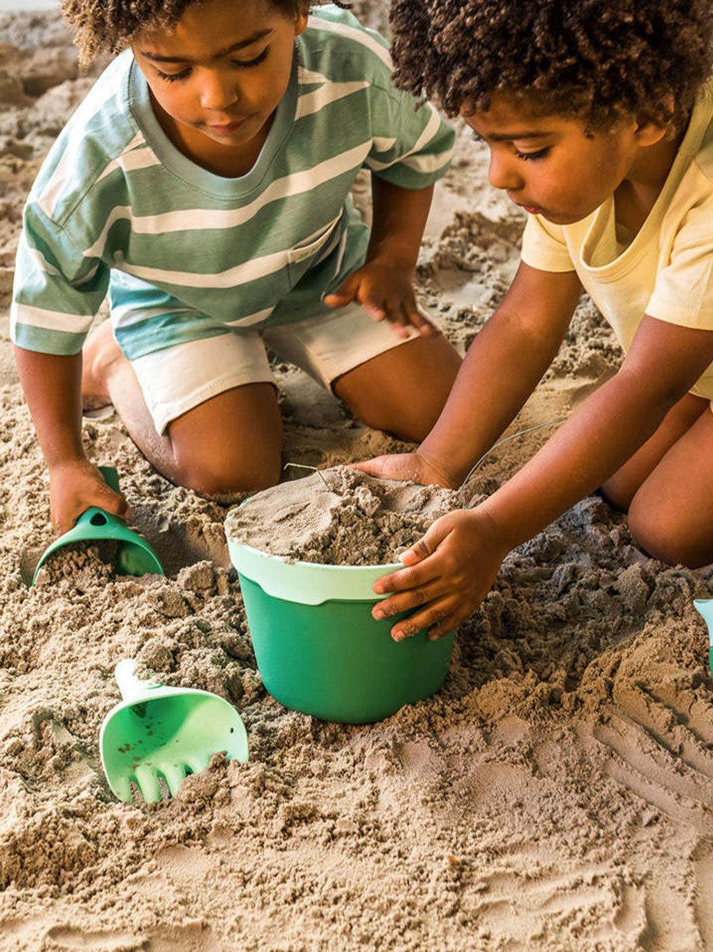 Zestaw łopatka + grabki Raki Quut BÉBÉ Concept 