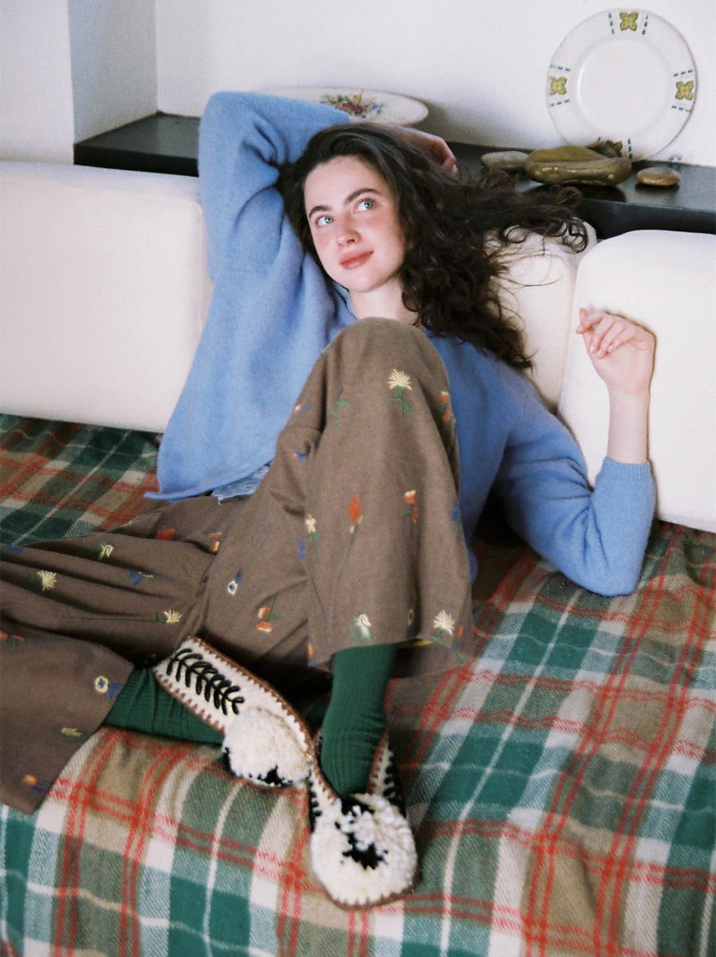 Ręcznie robione wełniane kapcie z pomponem GIVE A PON BÉBÉ Concept 