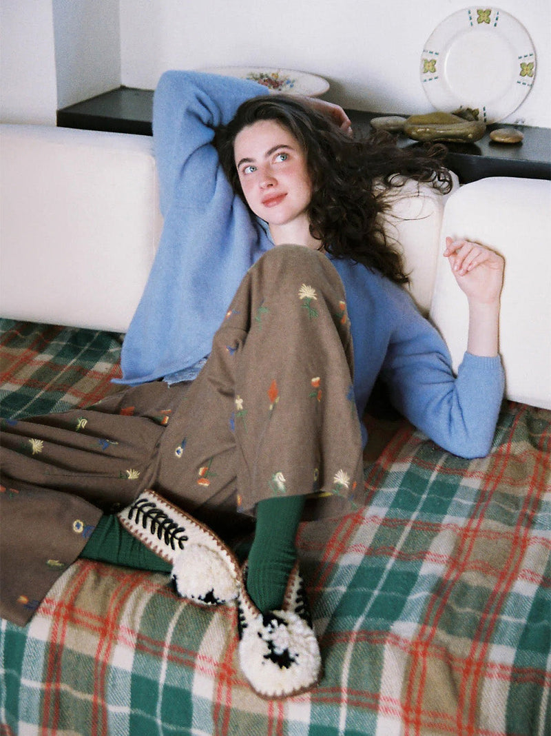 Ręcznie robione wełniane kapcie z pomponem GIVE A PON BÉBÉ Concept 