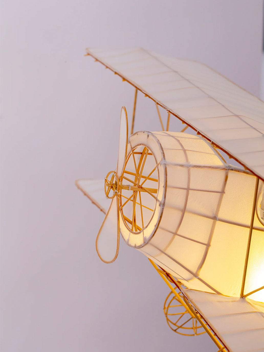 Ręcznie malowany lampion z jedwabiu Samolot Petit Pan BÉBÉ Concept 