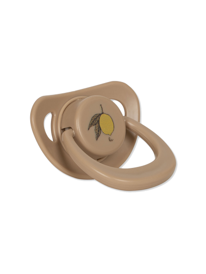 Lalka z butelką i smoczkiem Harriet Konges Slojd BÉBÉ Concept