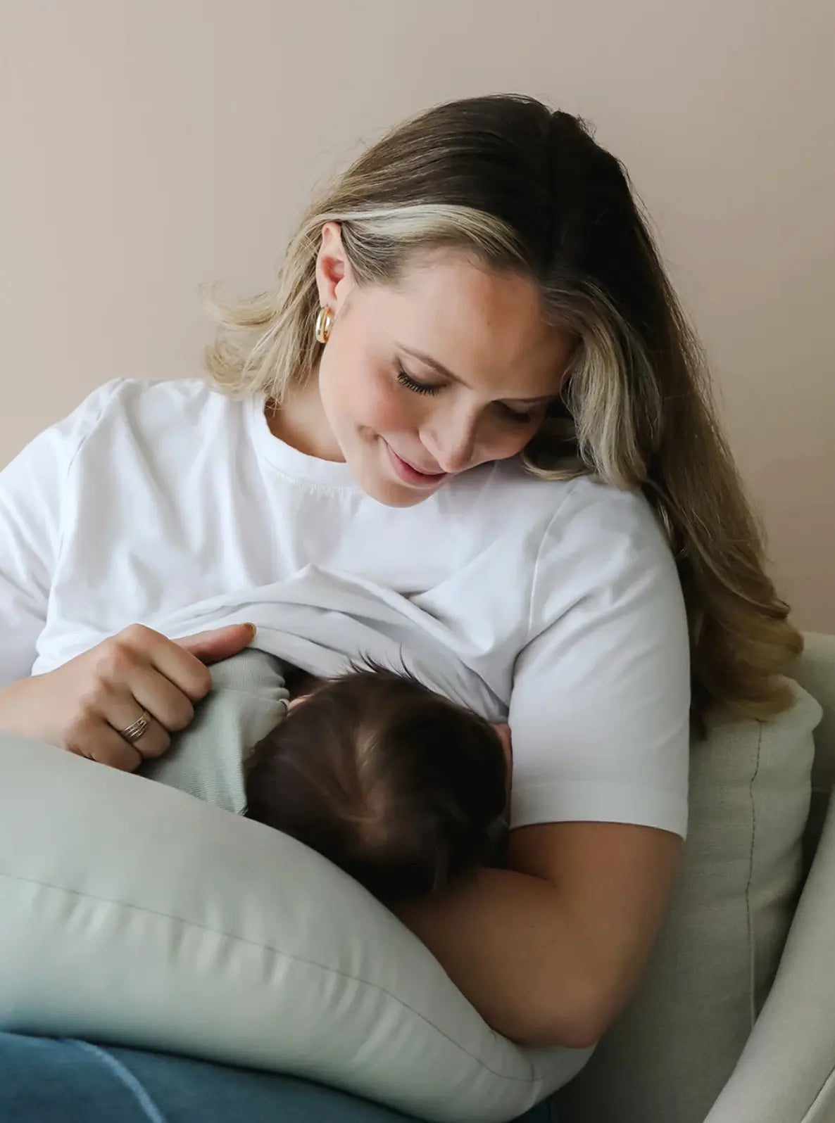 Poduszka do karmienia Feeding &amp; Support Pillow SNUGGLE ME ORGANIC BÉBÉ Concept 