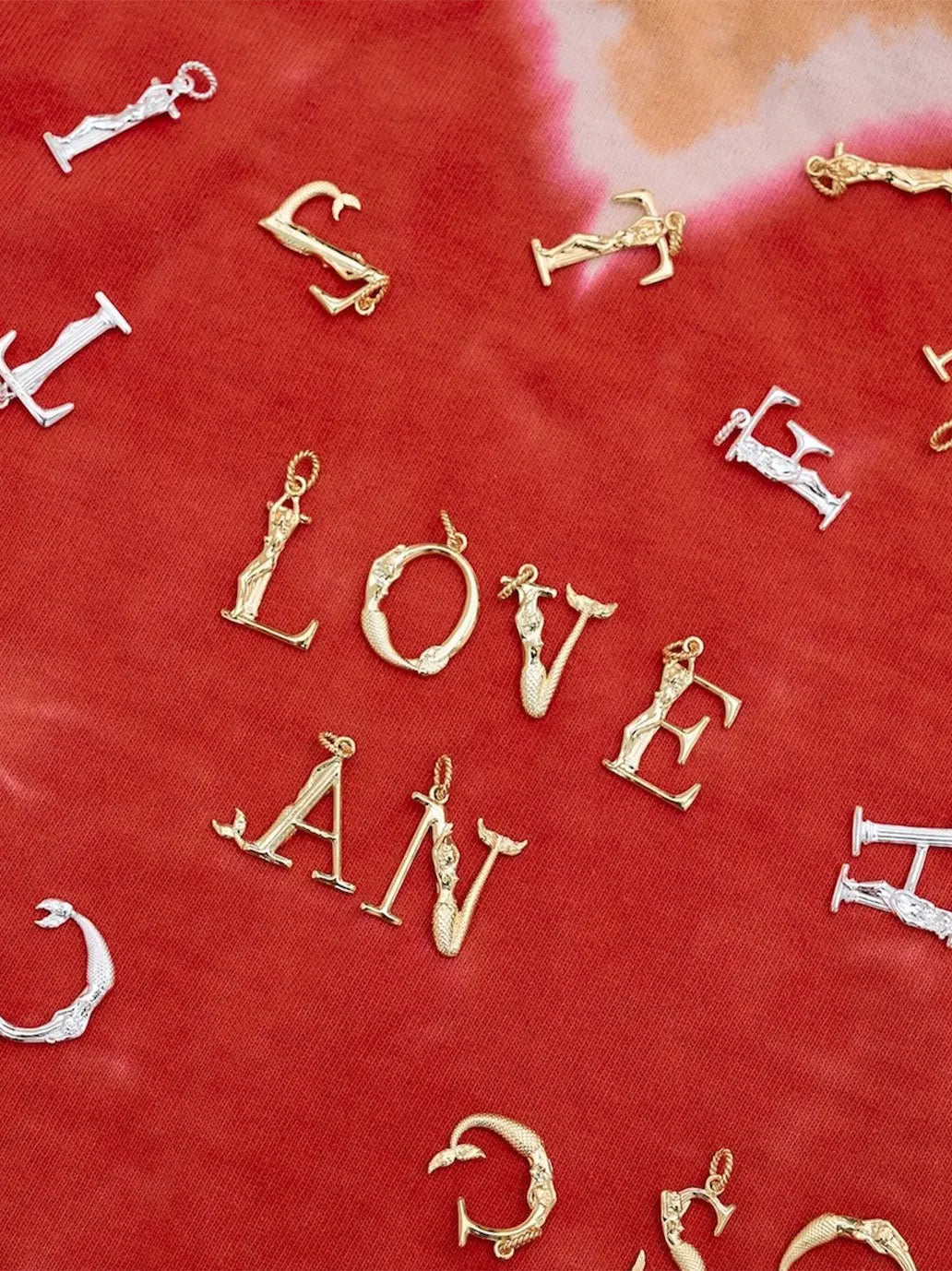 Pozłacana zawieszka Initial Muse Necklace Charm Anna + Nina BÉBÉ Concept 