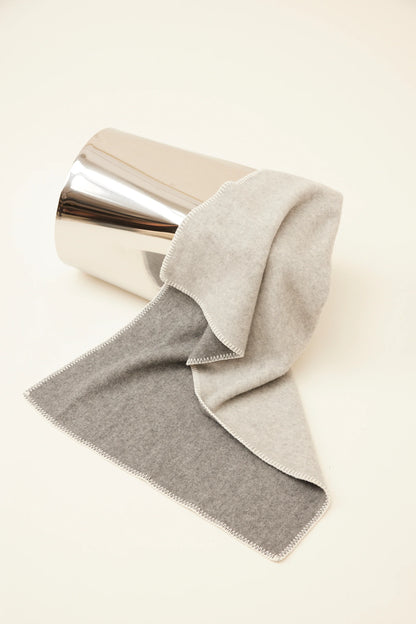Kocyk z wełny merino Two-Tone Biniblanket CHARCOAL / GREY