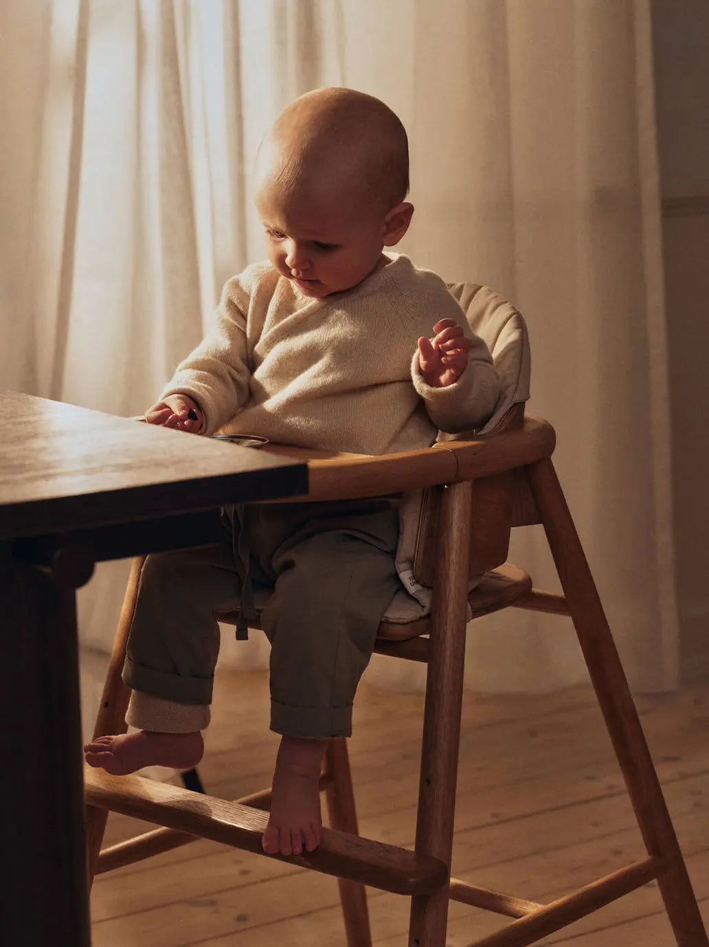 Krzesełko do karmienia Muru High Chair Ferm Living BEBE Concept 