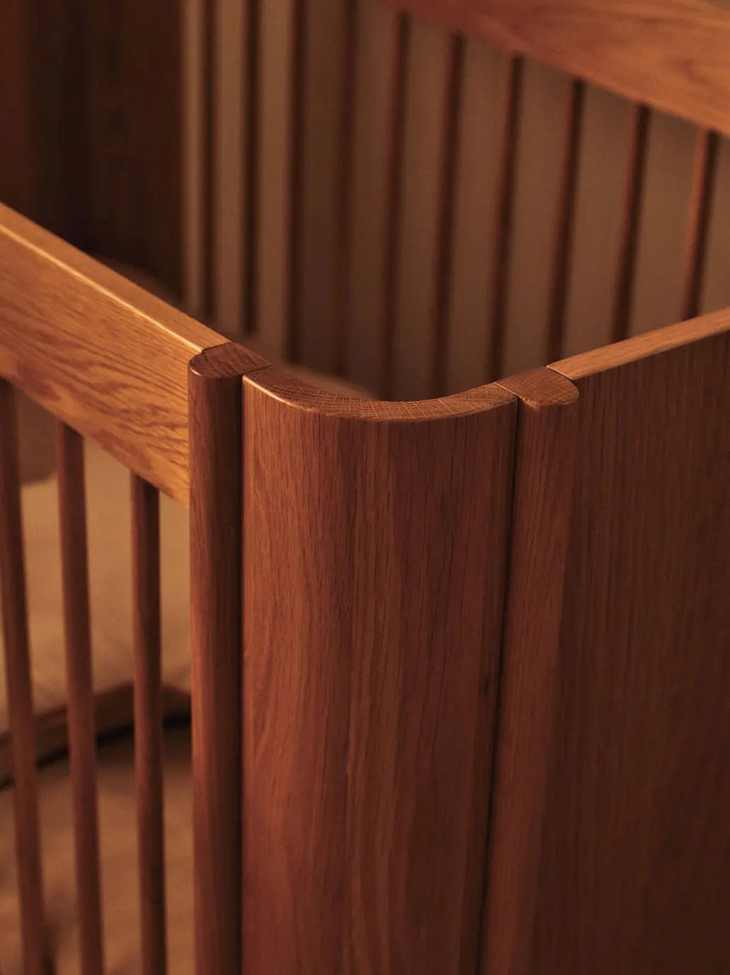 Łóżeczko dziecięce Tilu Baby Cot Ferm Living BEBE Concept 