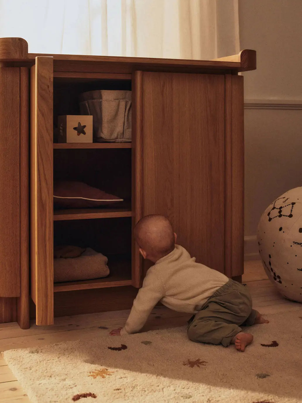 Komoda Tilu Dresser Ferm Living BEBE Concept 